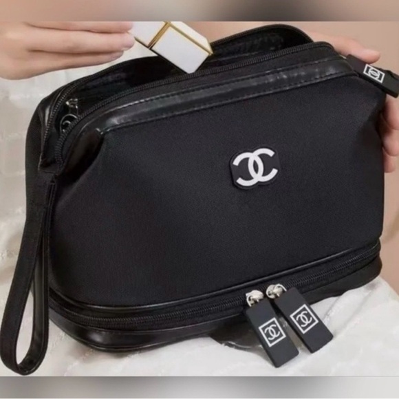 CHANEL BLACK NYLON BEAUTY COSMETIC POUCH - Picture 4 of 13